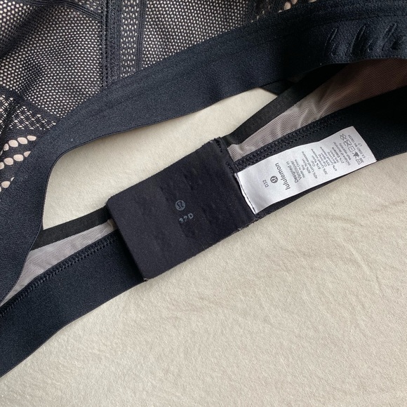EUC Lululemon Awake to Lace Black & Barely Beige Bra Athletic Size 32D RARE - Picture 3 of 7